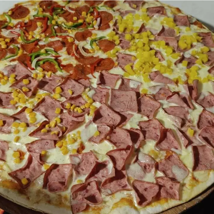 Pizza large 10 porciones combinada