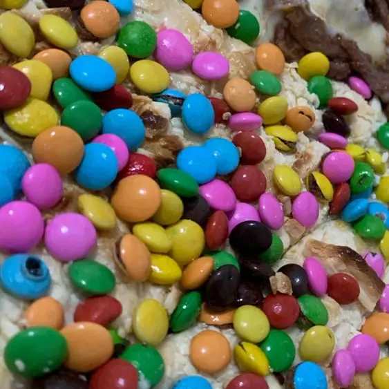 Pizza média com borda de chocolate