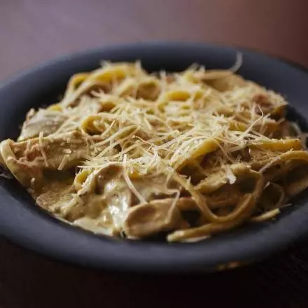 FETUCCINI CON POLLO Y ESPECIAS