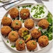 Croquete de brócolis ao molho branco