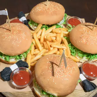 4 X Saladas + 250 gramas de fritas