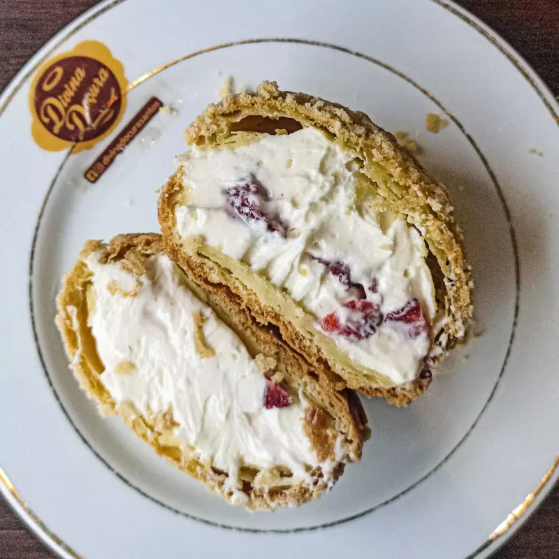 Chouxcream mousse de Ninho e morango