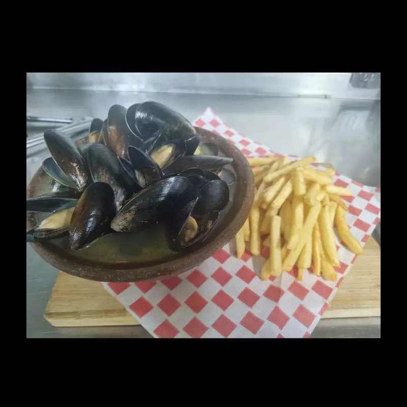 Choritos al vapor con Papas Fritas