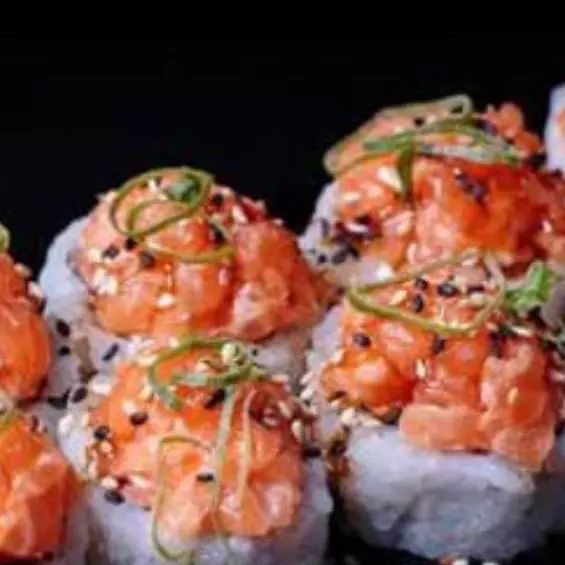 URAMAKI SALMÃO  BATIDO (10 PEÇAS)