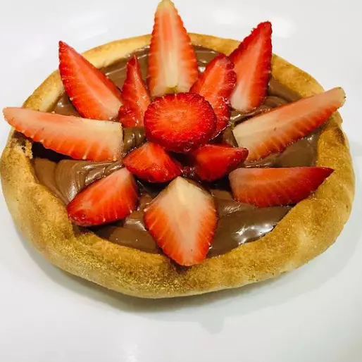 Esfiha de morango com chocolate