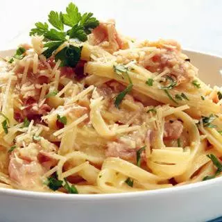 Fetuccini Carbonara, con tocino