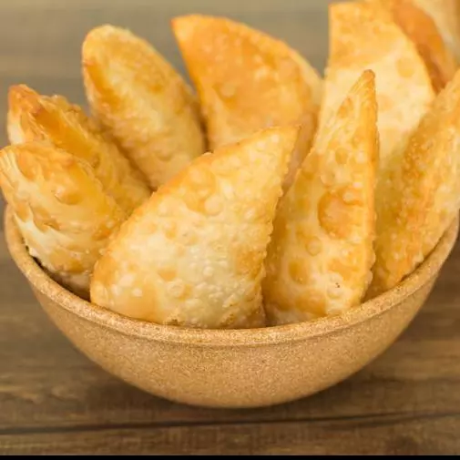 PASTEL DE PRESUNTO E QUEIJO