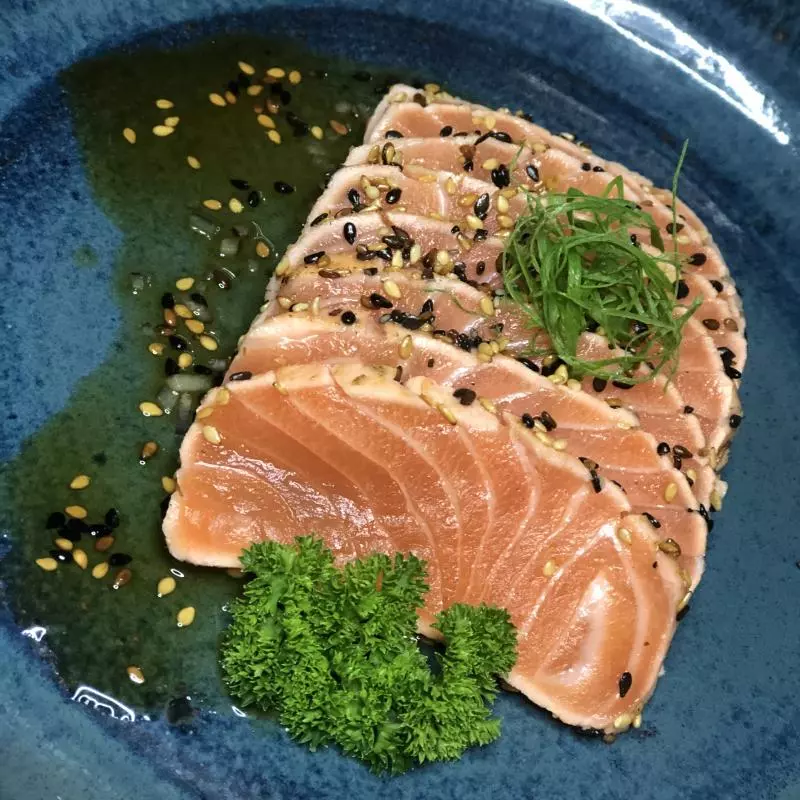 Sashimi selado na crosta de gergelim 8un