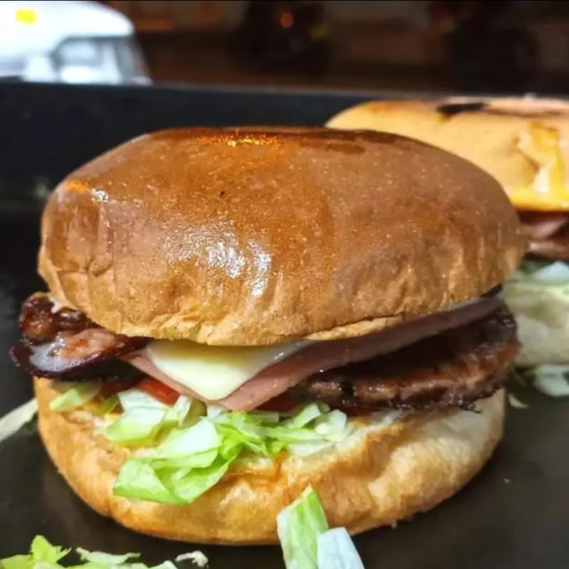 HAMBURGUESA TRIPLE