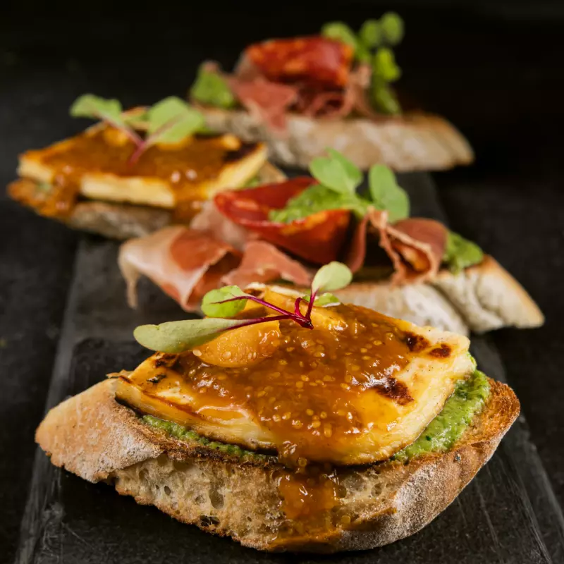 Canapé Queso Asado (12 Unidades)