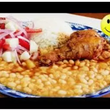 Frejol panamito con Pollo al Tomate