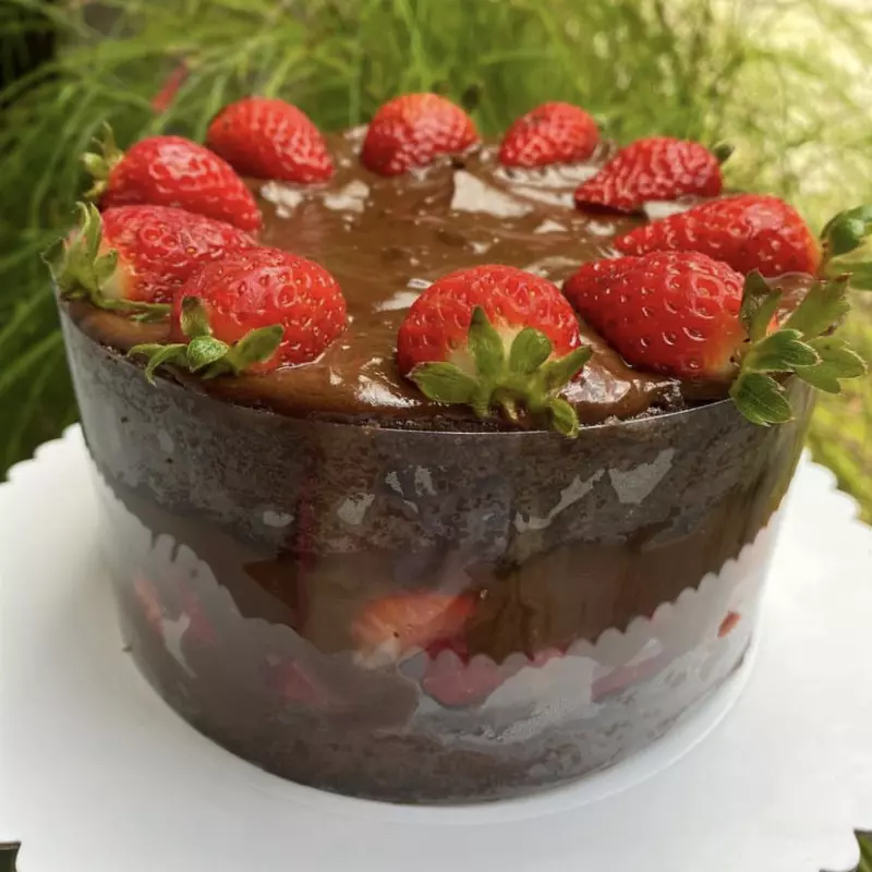 Bolo de chocolate com morango