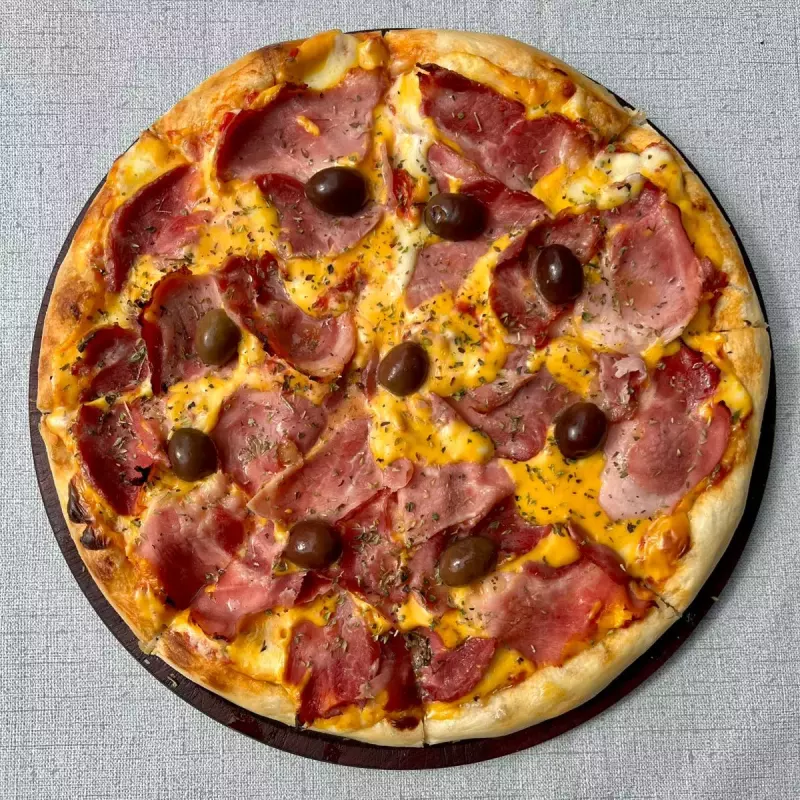 Pizza panceta y cheddar