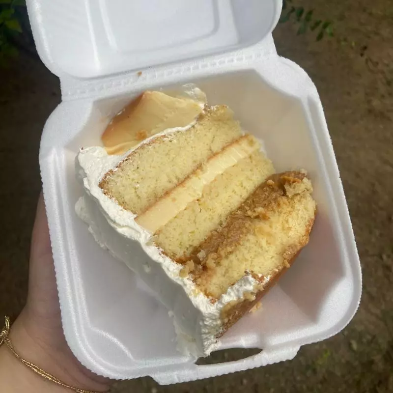 Fatia de bolo com pudim
