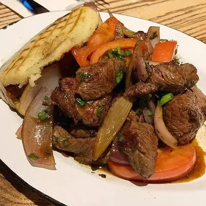 Arepa de Lomo Saltado