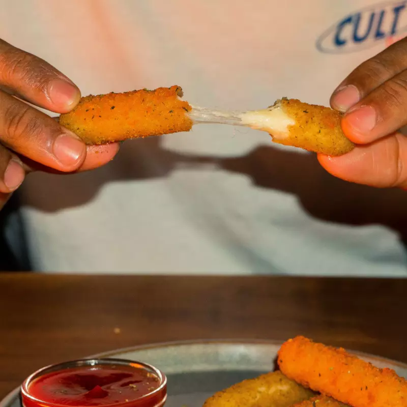 MOZZARELLA STICKS 6UNID