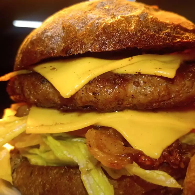 Double Smash Burger com fritas