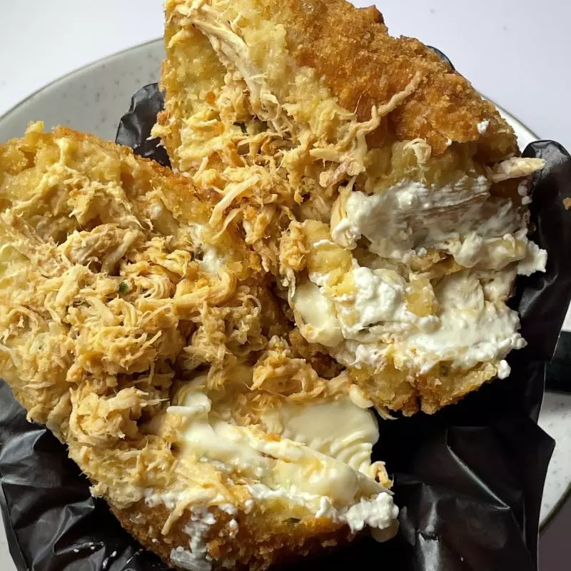 Coxinha de frango com cream cheese