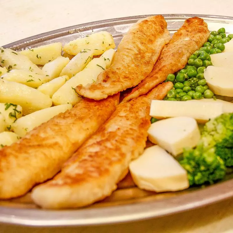 Filé de pescada grelhada ou à Dorê