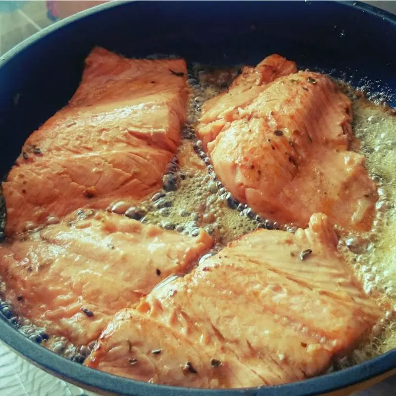 SALMÓN A LA MANTEQUILLA
