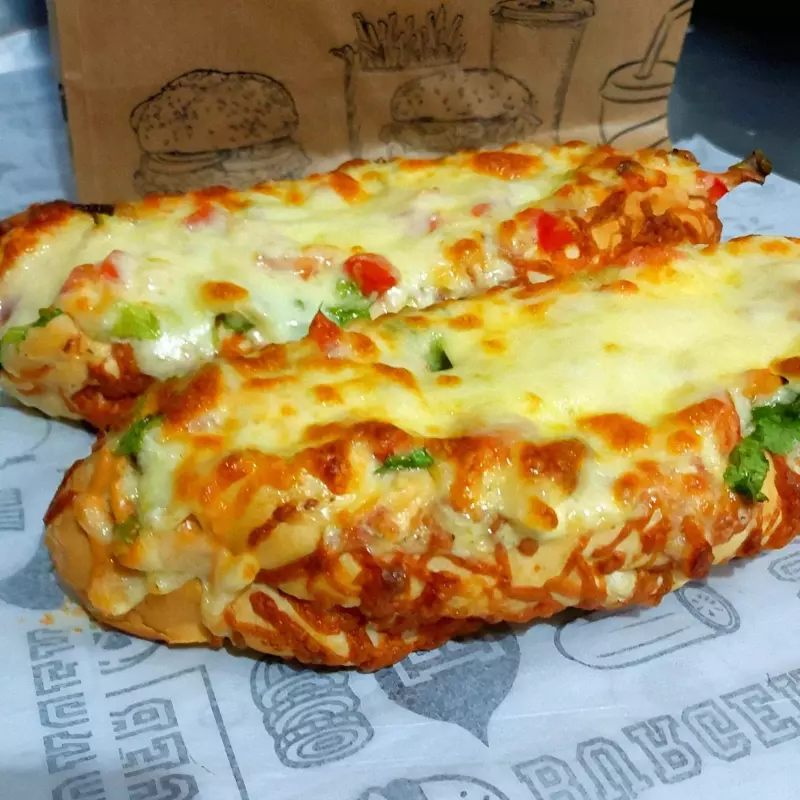 BIB PHILLY CHEESESTEAK