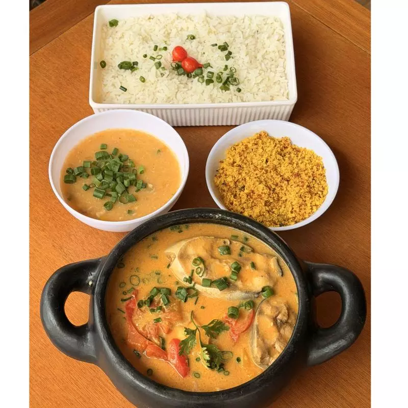 MOQUECA SERVE 4 PESSOAS