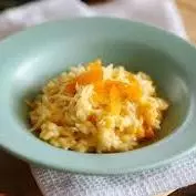 Risoto de queijo com damasco e casta