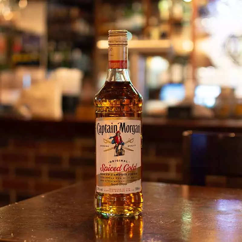 Trago de Captain Morgan