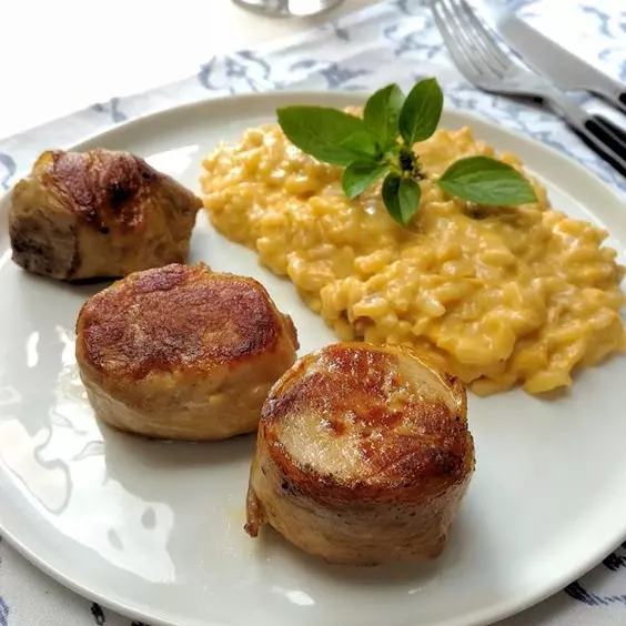 Medalhão de Frango ao Creme de Milho