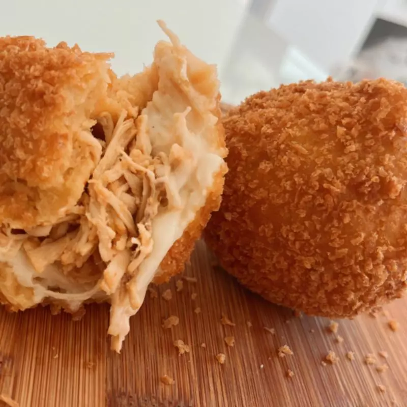 Coxinha de frango com requeijão
