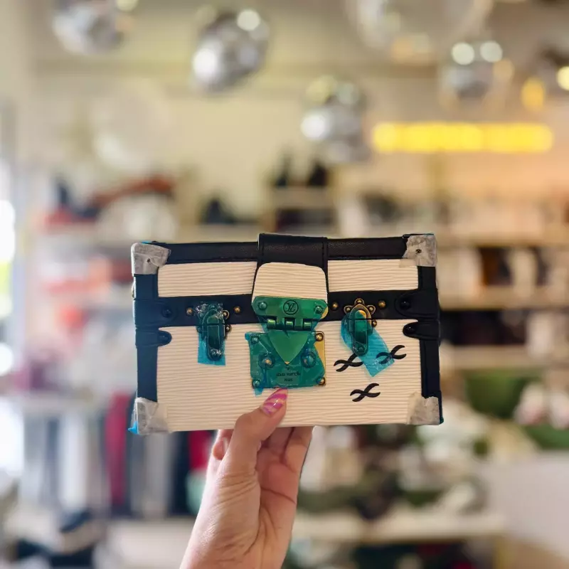 WHITE BOX LOUIS VUITTON