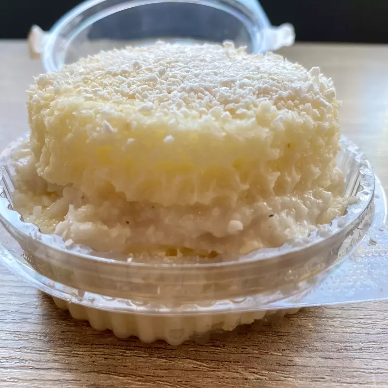 Bolo cremoso de coco