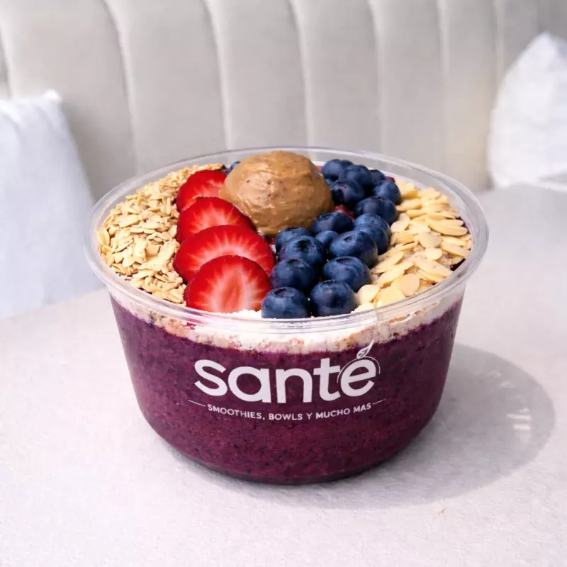 Golden Almonds Açaí Bowl