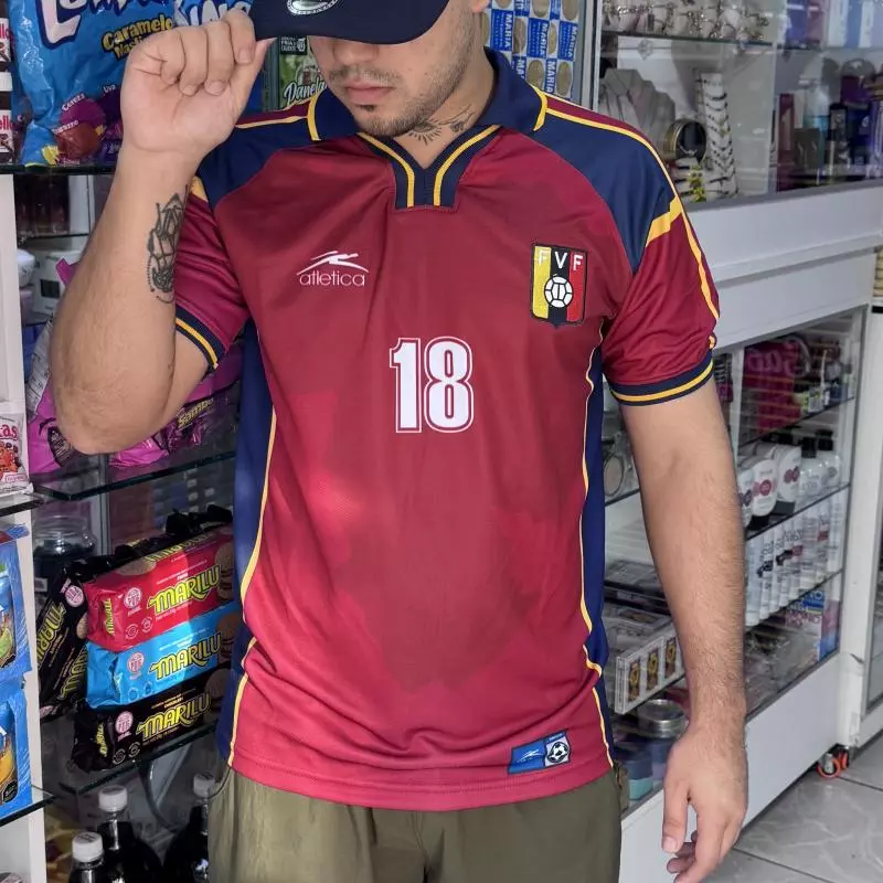 Camiseta vintage vinotinto