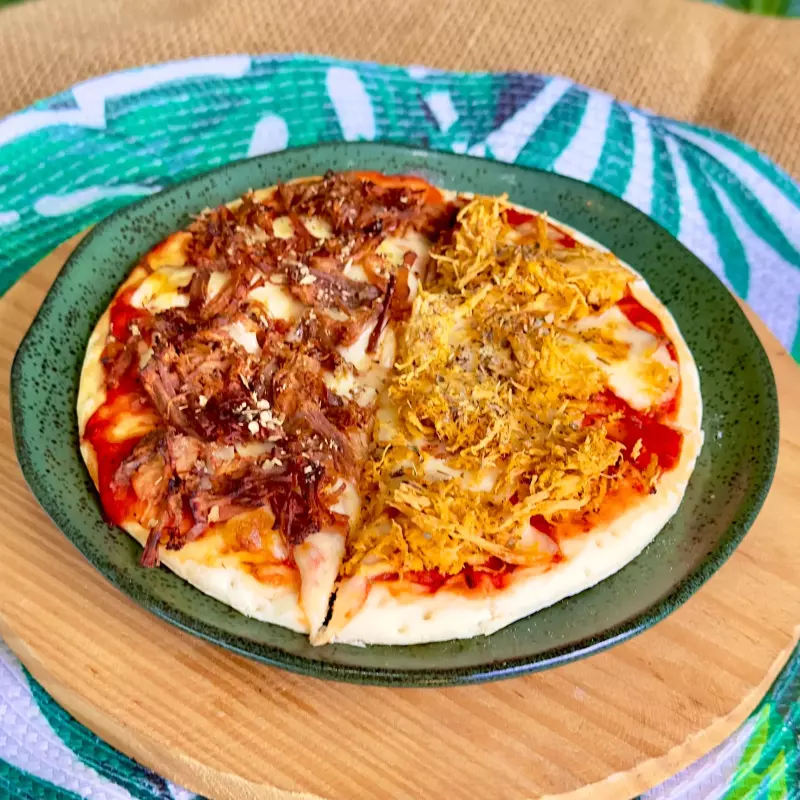 Pizza Calabresa e Frango