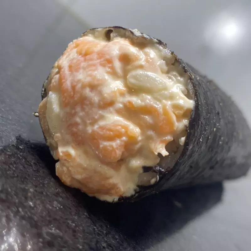 Handroll Tartar de Salmon