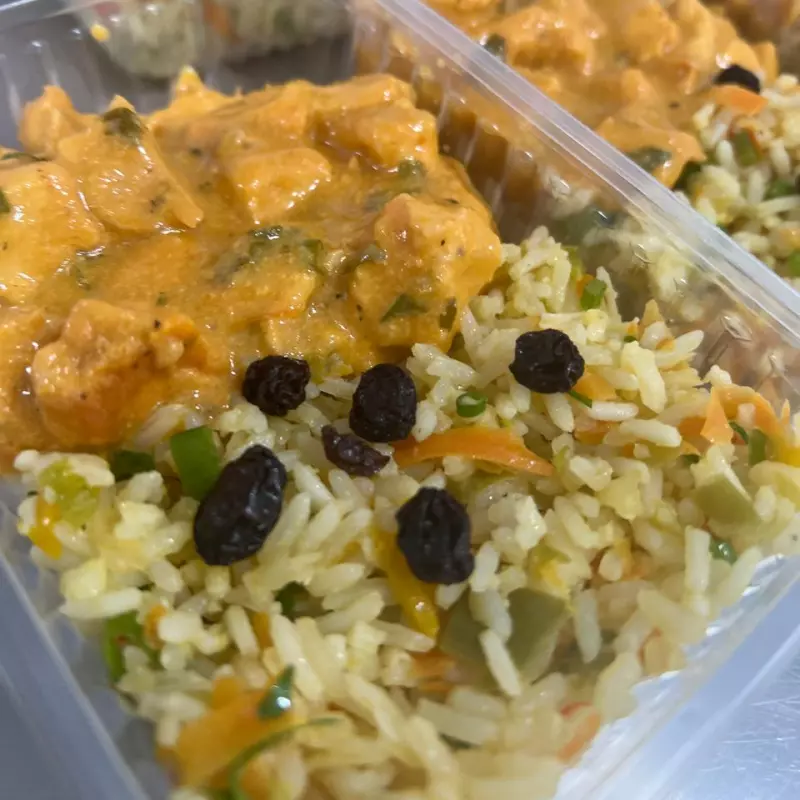 Arroz A Grega e Strogonoff de Frango