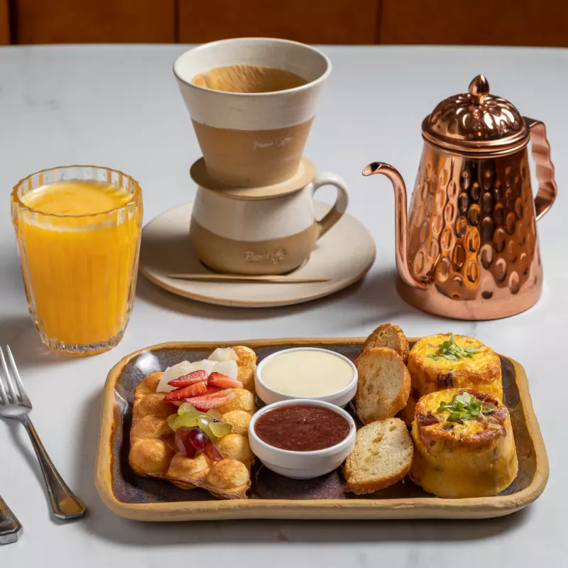 Egg bites de queijo e peito de peru