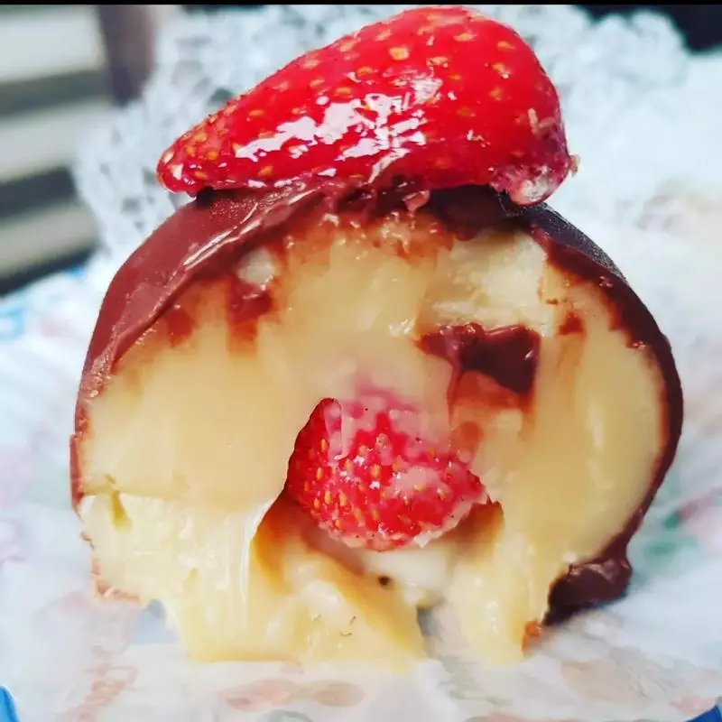 BOMBOM DE MORANGO