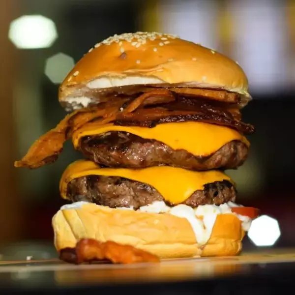 Burguer duplo cheddar bacon