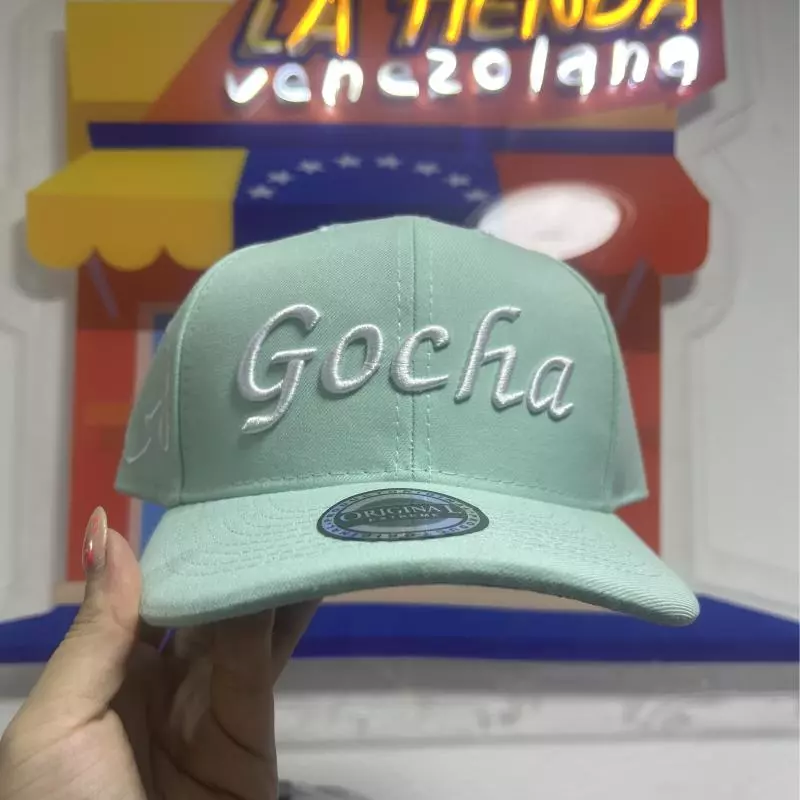 Gorra Gocha verde jade letra blanca