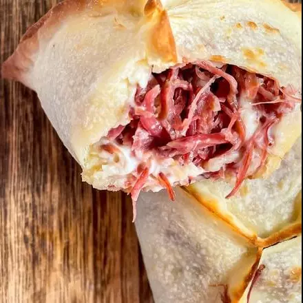 Esfiha de Carne Seca c/ Catupiry