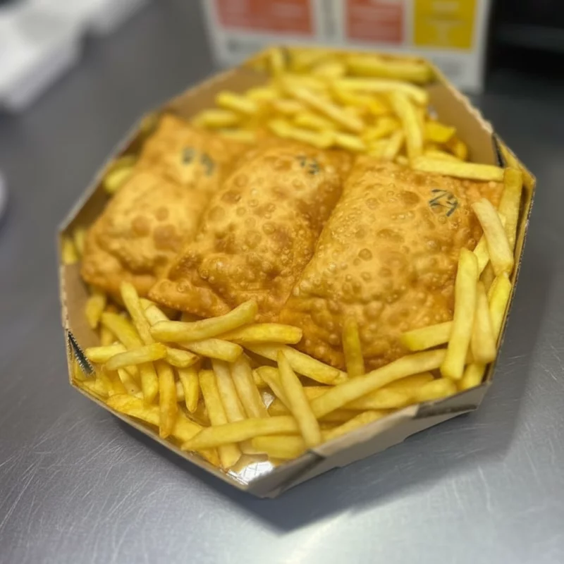 3 Pastéis Médios + Fritas