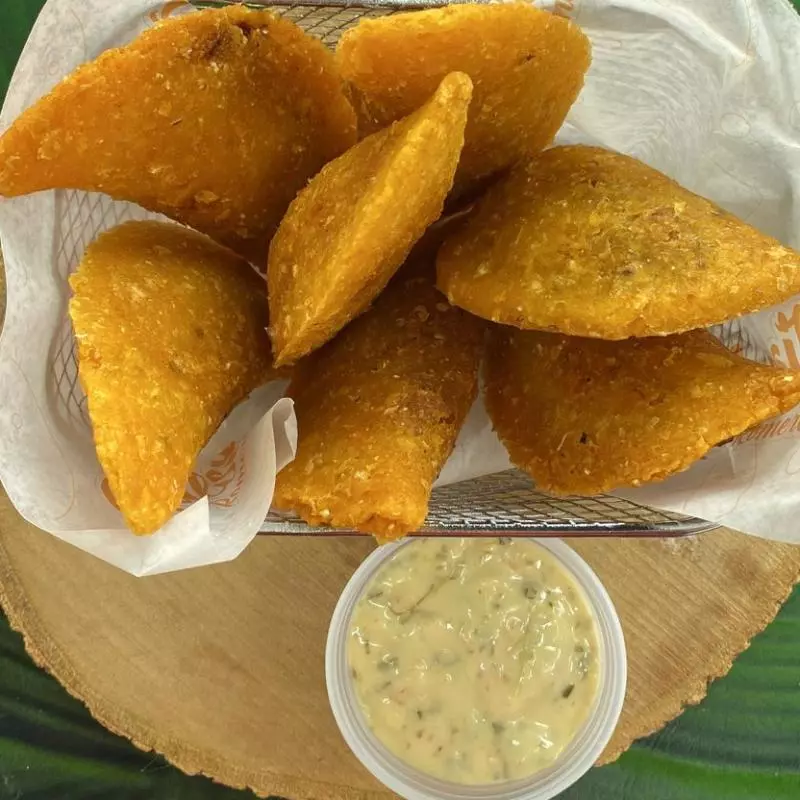 Empanada de Maiz Pollo