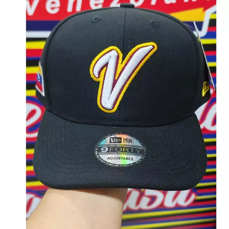 Gorra negra V New era