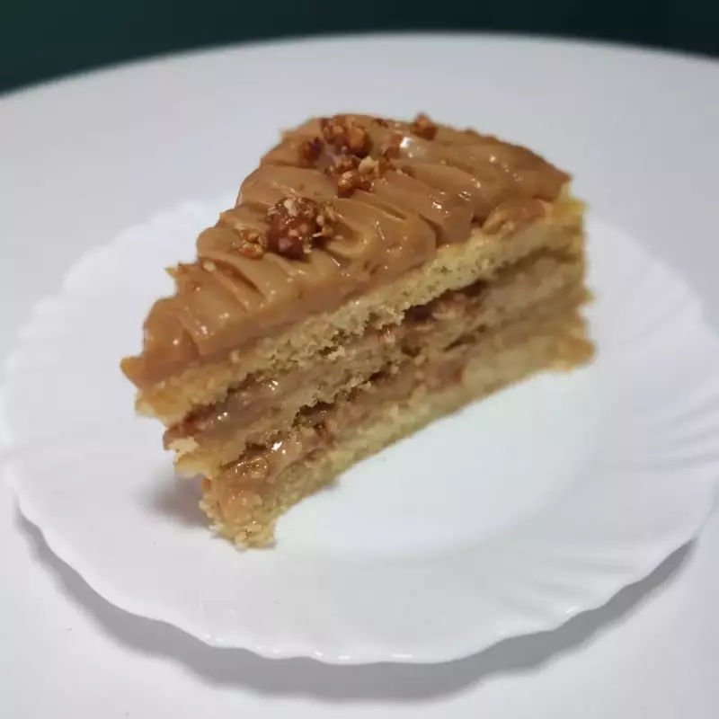 BOLO DE DOCE DE LEITE COM AMENDOIM