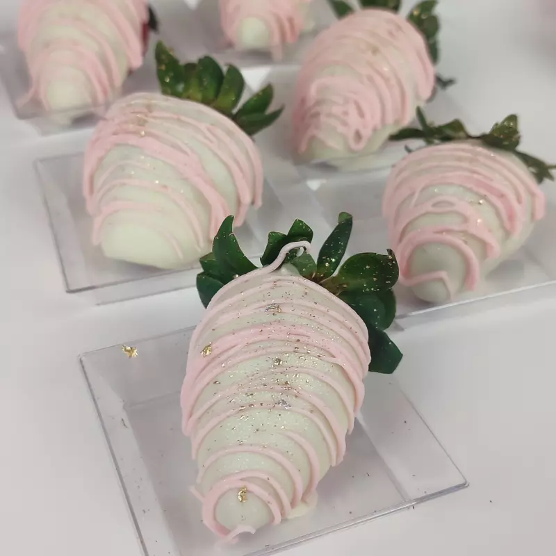 12 Fresas cubiertas con chocolate