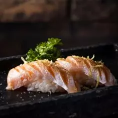 Niguiri barriga de salmão  4 unid