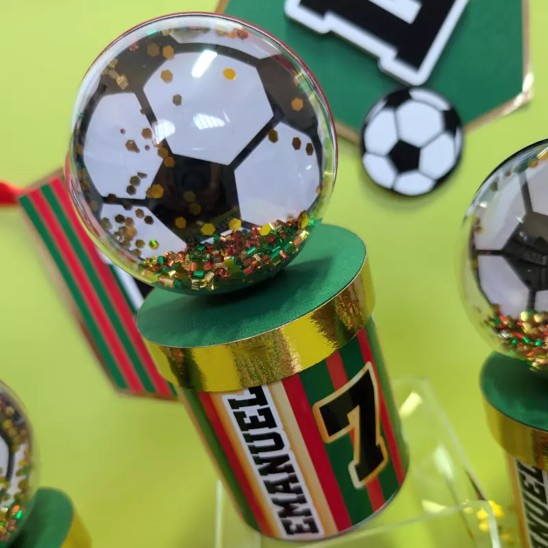 Pringles sphere shaker