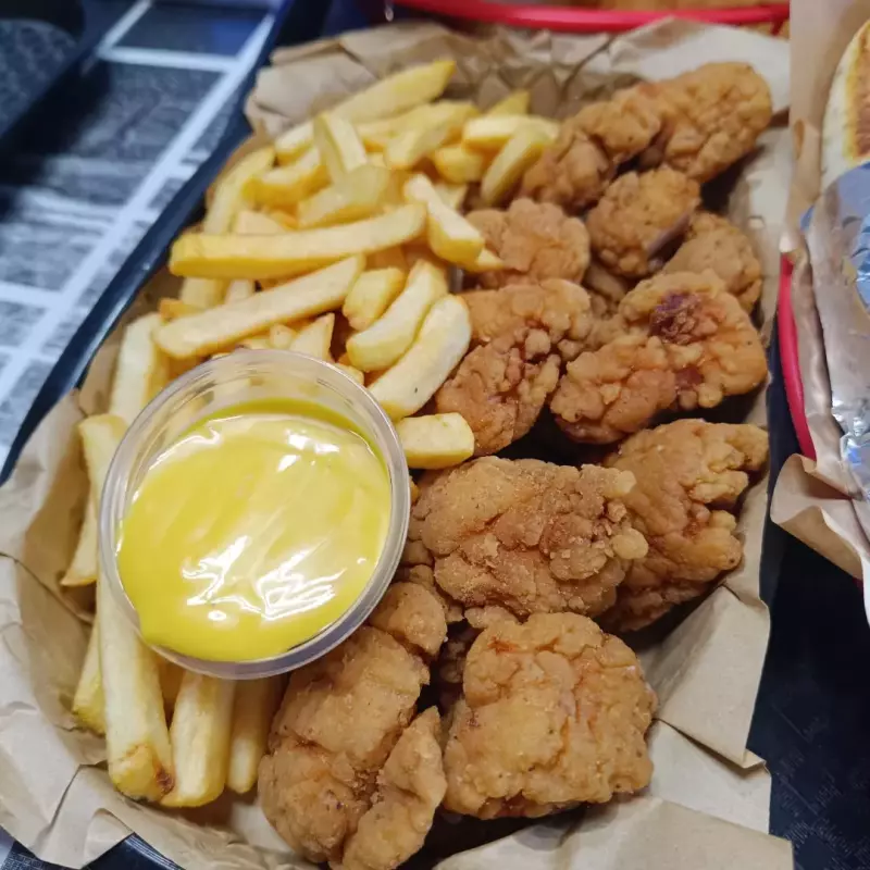 Deditos de pollo + Papas Fritas